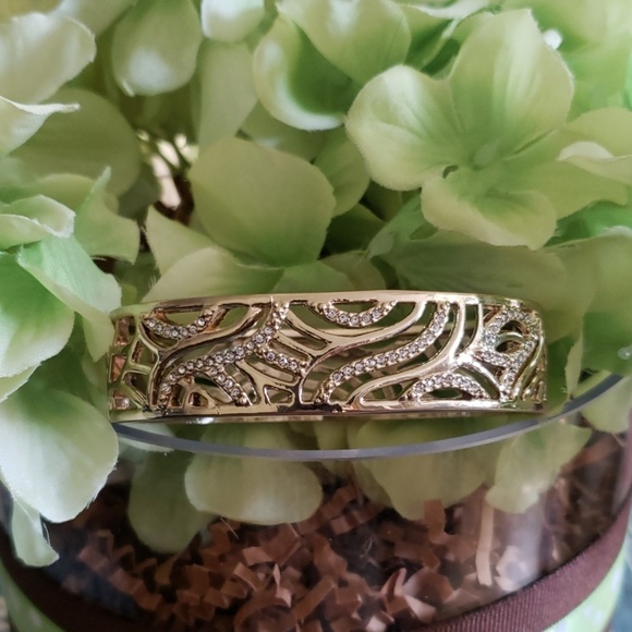 Avon Jewelry - AVON Goldtone Zirconia Accents Bracelet